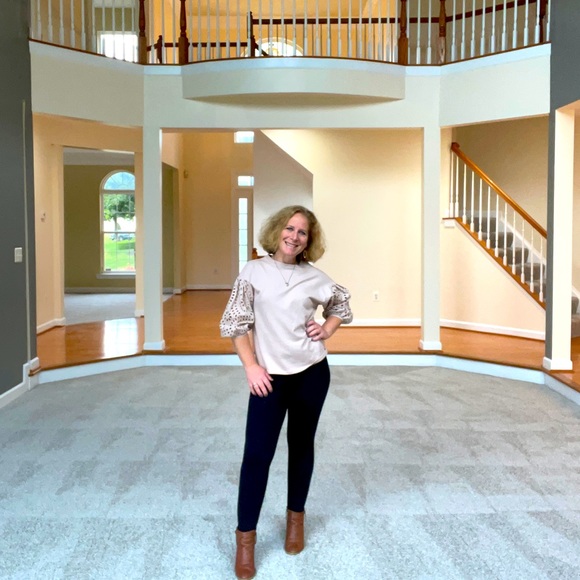 Meet your Posher, Christina - Picture 1 of 1